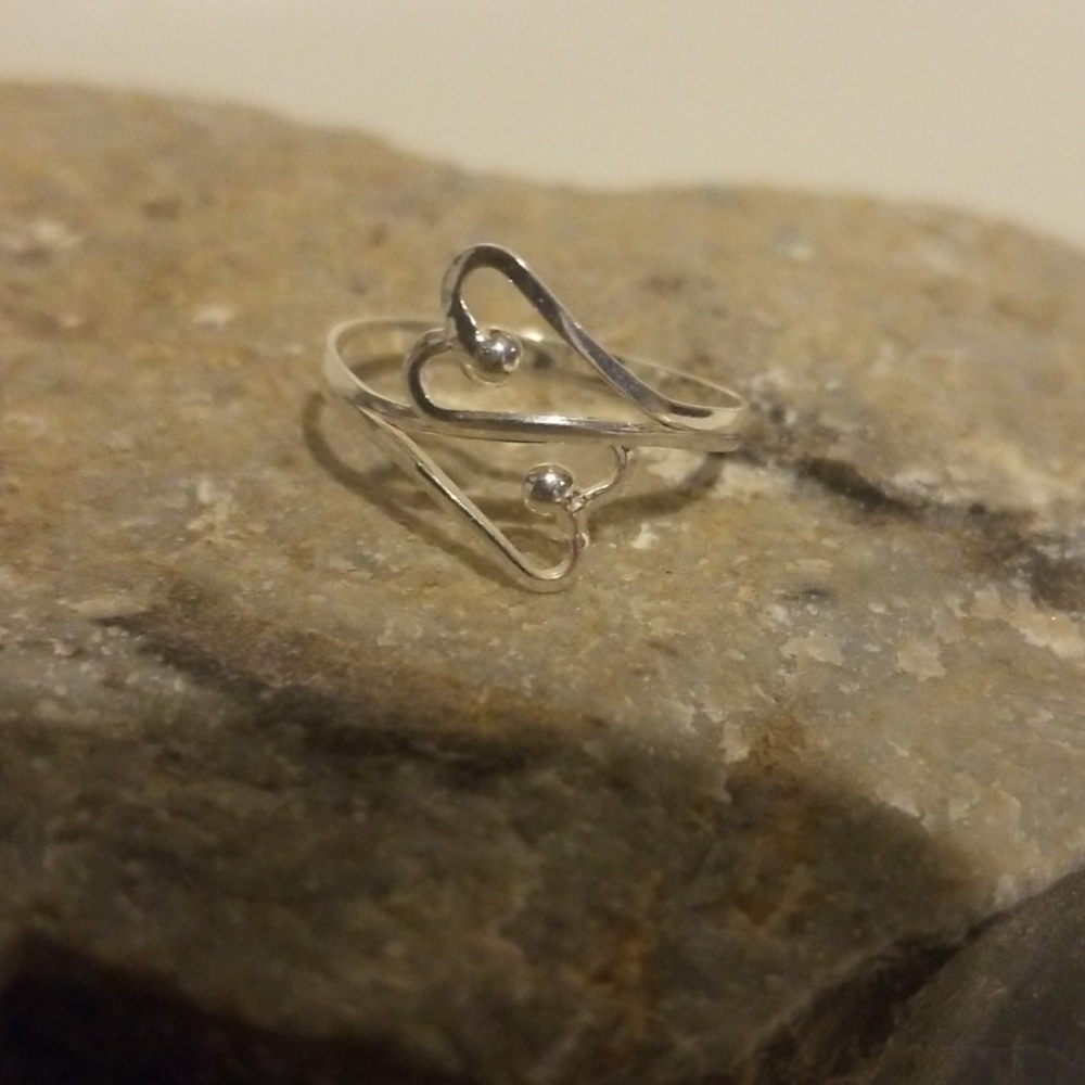 BRAND NEW!! ADJUSTABLE SILVER HEARTS RING